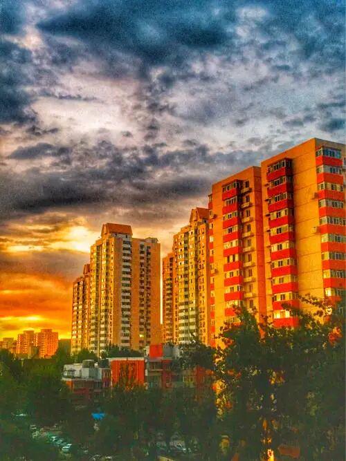 金色配资门户网 2025年刚需买房如果不想被坑，牢记7字：“买旧、买大、不买三”